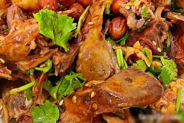 图片[1]-老沈阳拌鸡架视频教程-小吃方略网