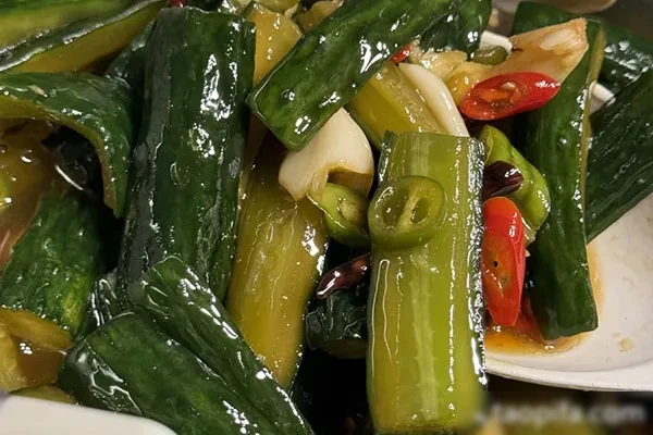 农家炝腌小黄瓜视频教程-小吃方略网