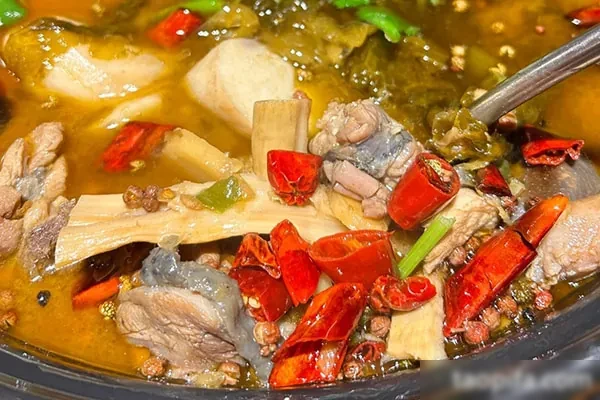 图片[1]-正宗四川酸菜鸡做法饭店商用技术配方和视频教程-小吃方略网