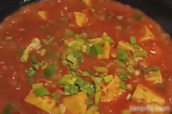 图片[1]-当红爆款砂锅菜（砂锅豌豆肥肠+野菌干锅鸡+砂锅豆腐）-小吃方略网