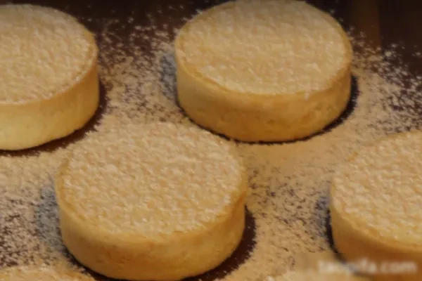 图片[1]-唯甜人气新品好吃到舔盘子的北海道牛乳挞门店新宠-小吃方略网