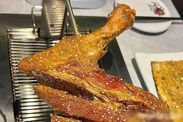 图片[1]-特色烤羊腿视频教程-小吃方略网