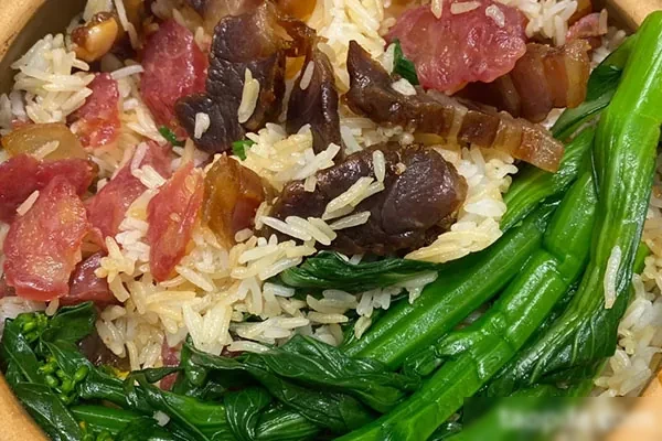 3款爽到爆正宗煲仔饭：豉汁排骨 & 干贝肉饼 & 鲜虾鲍鱼-小吃方略网