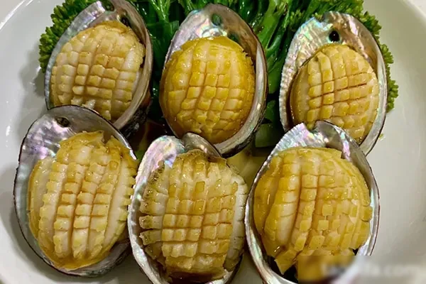 图片[1]-冰镇双酱汁鲍鱼视频教程-小吃方略网