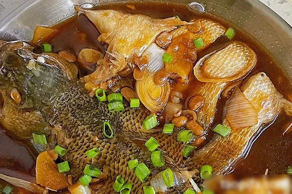 图片[1]-川菜泡菜酱香鲈鱼视频教程-小吃方略网