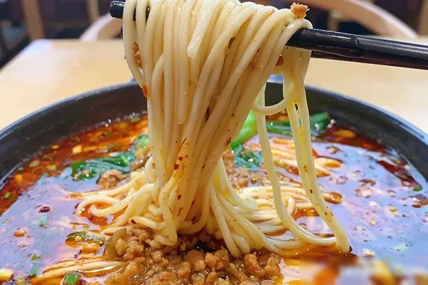 图片[1]-川式面食小吃组合(豌杂面+担担面+牛肉面+酸辣粉+钟水饺)-小吃方略网