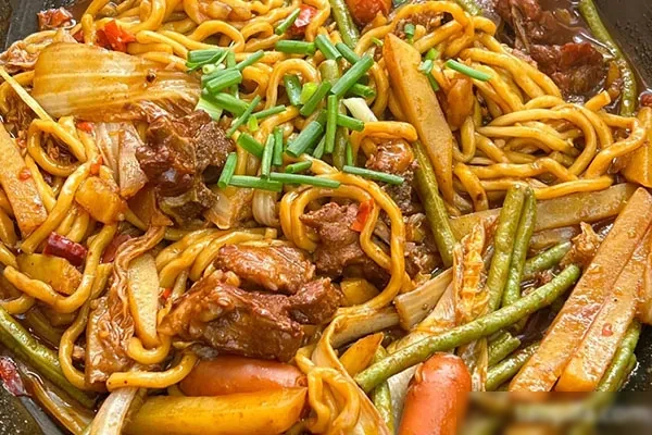 铁锅焖面视频教程-小吃方略网