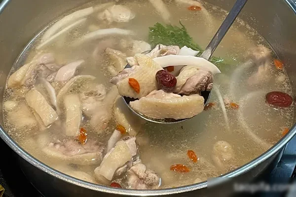 图片[1]-广式火锅鸡，清凉鸡煲，椰子鸡视频教程-小吃方略网