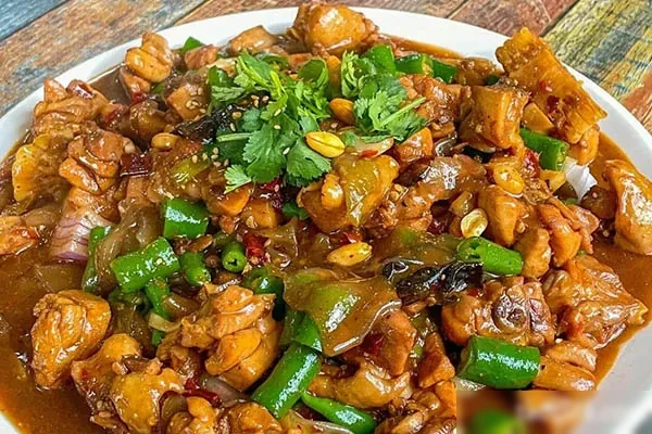 图片[1]-正宗新疆大盘鸡视频教程-小吃方略网