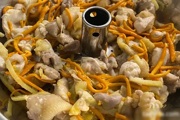 图片[1]-特色桑拿鸡技术配方和视频教程-小吃方略网