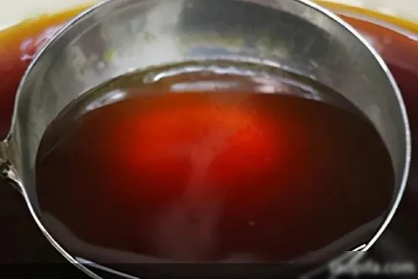 图片[1]-熬糖色细节步骤视频教程-小吃方略网