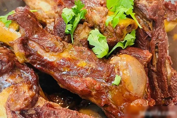 图片[1]-特色麻辣羊棒骨，羊拐筋，羊蝎子视频教程-小吃方略网