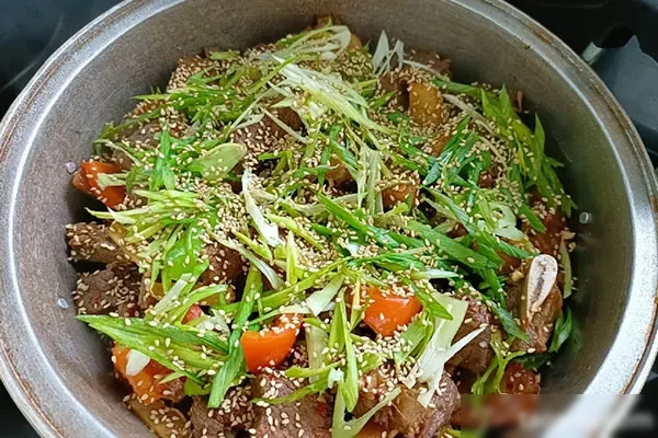 炕锅牛排鸡排骨均可_厨房小哥阿龙课程视频教程-小吃方略网