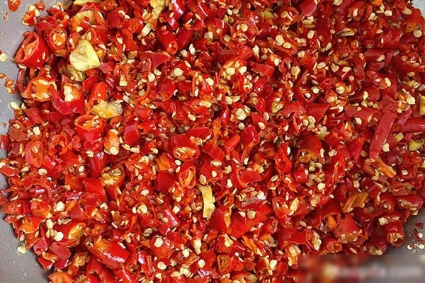 红辣椒正当季：2种口味剁椒辣酱嗨翻味蕾视频教程-小吃方略网
