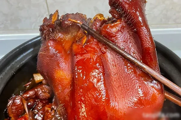 图片[1]-卤肉糖色制作视频教程-小吃方略网