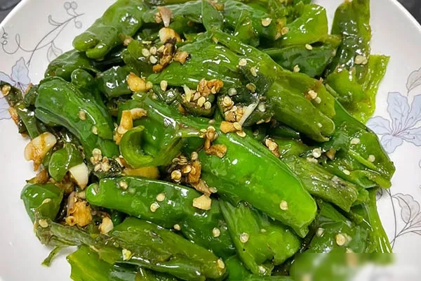 图片[1]-虎皮青椒和苦瓜煎蛋视频教程-小吃方略网