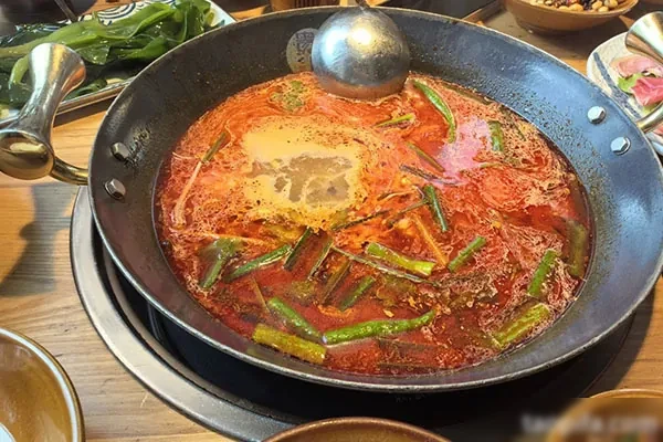 图片[1]-经典红酸汤视频教程-小吃方略网