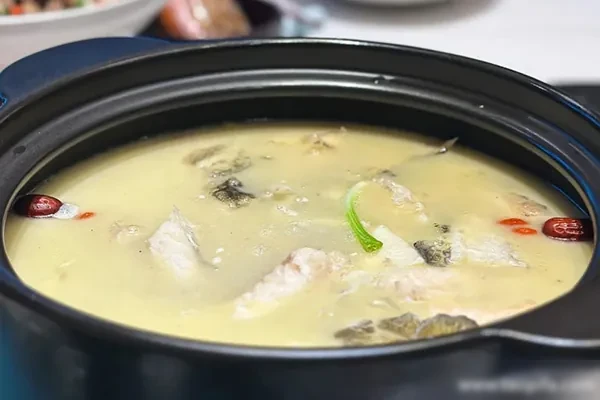 奶汤炖鱼教学视频-小吃方略网